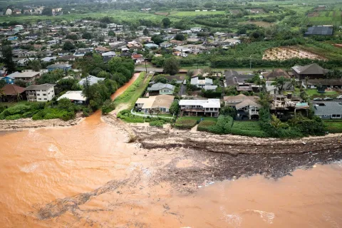 What Led To Flash Floods In Hawaii thumbnail